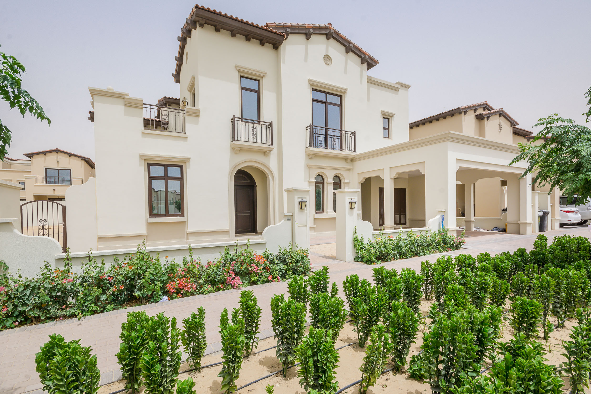 Arabian Ranches 2 is the Dubai villa lifestyle at its most effortless—lush parks, quiet cul‑de‑sacs, and architecturally charming neighborhoods like Lila, Samara, Rasha, Rosa, Yasmin, Azalea, Palma and Casa all woven into a walkable, family‑centric master plan by Emaar. Tucked just off Al Qudra Road and Sheikh Zayed Bin Hamdan Al Nahyan Street, Arabian Ranches 2 balances sanctuary with access: Downtown Dubai and Dubai Marina are roughly 25–30 minutes by car, while weekend favorites such as Dubai Polo & Equestrian Club, Global Village and Dubai Miracle Garden sit practically on the doorstep. Whether you’re catching the sunrise on the Al Qudra cycle track, hosting friends in your landscaped garden, or letting the kids roam between shaded play areas and community pools, Arabian Ranches 2 wraps everyday living in greenery, space and genuine tranquility.