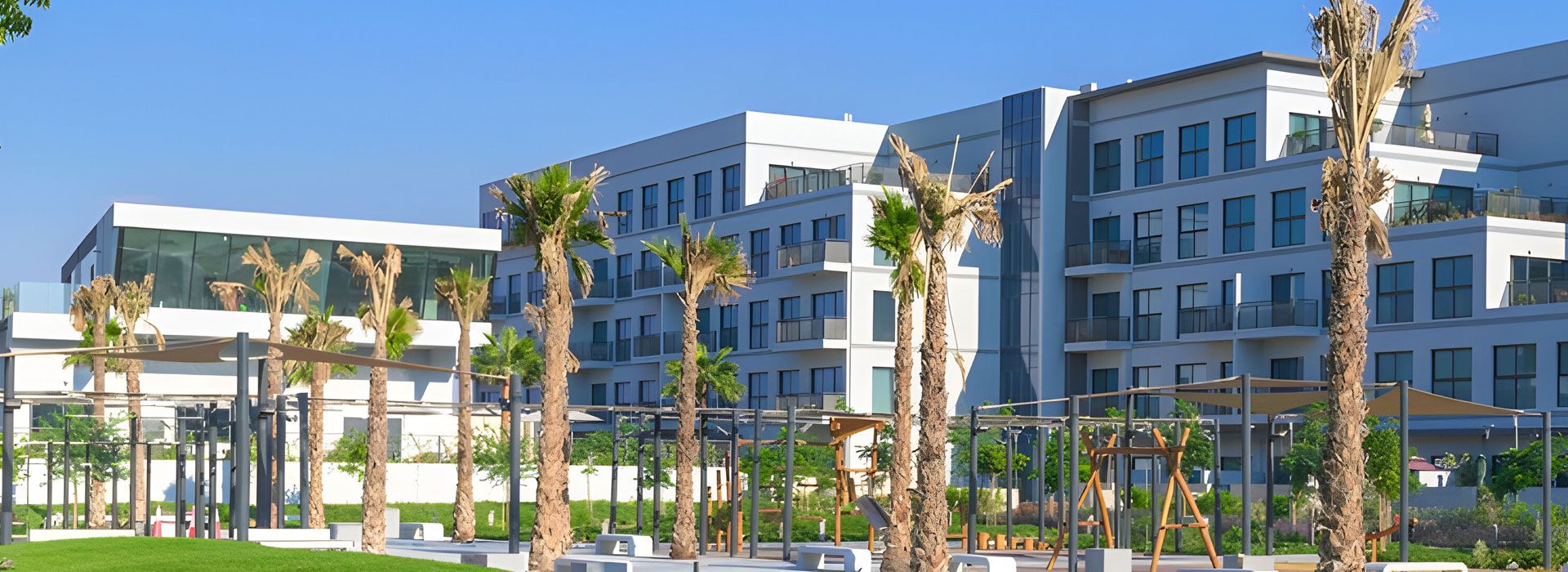 Location is the quiet superpower of Dubai Studio City. Set in the western Dubailand corridor beside Motor City and DAMAC Hills—and close to Arabian Ranches, Dubai Sports City, Arjan/Al Barsha South, and Dubai Production City—the community puts leisure and lifestyle in easy reach. Cross Umm Suqeim Street to wander Dubai Miracle Garden and Dubai Butterfly Garden, head south for Global Village or the Dubai Polo & Equestrian Club, or tap the RTA bus links to Mall of the Emirates Metro when you’re not driving. Dubai Studio City turns weekend plans into simple choices and weekday commutes into smooth, predictable journeys, making it a compelling address for professionals and families alike.